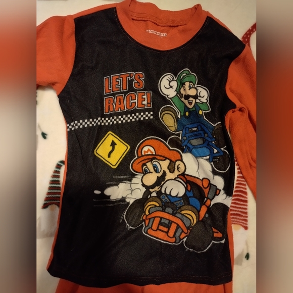 Two sets of pajamas size small (6/7) - Picture 4 of 4